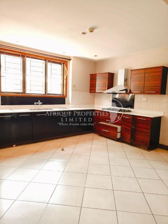 4 Bedroom Alll Ensuite Home + 2 Room DSQ For Rent in Runda in Kenya - Image 3