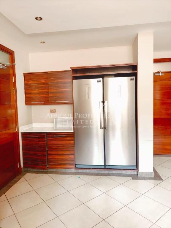 4 Bedroom Alll Ensuite Home + 2 Room DSQ For Rent in Runda in Kenya - Image 5