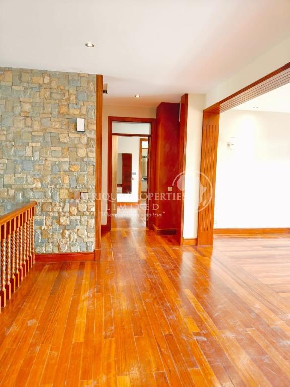 4 Bedroom Alll Ensuite Home + 2 Room DSQ For Rent in Runda in Kenya - Image 8
