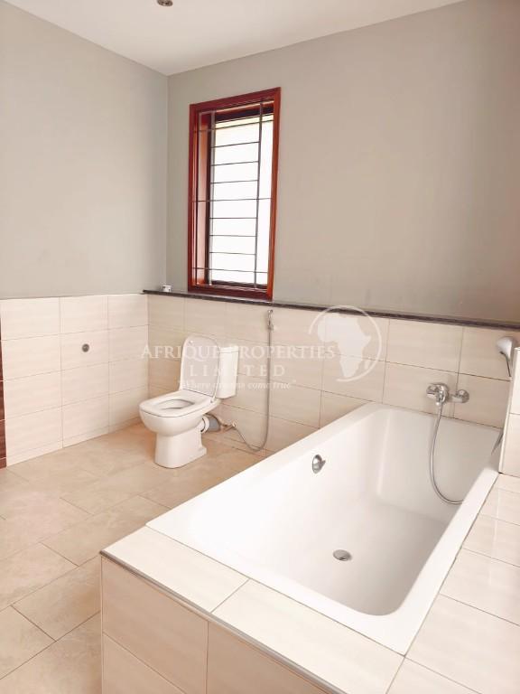4 Bedroom Alll Ensuite Home + 2 Room DSQ For Rent in Runda in Kenya - Image 15