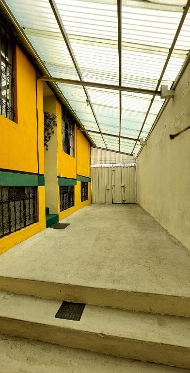 Venta de casa Rentera en el puente 2 Autopista General Rumiñahui en Ecuador - Imagen 2