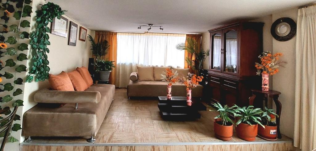 Venta de casa Rentera en el puente 2 Autopista General Rumiñahui en Ecuador - Imagen 6