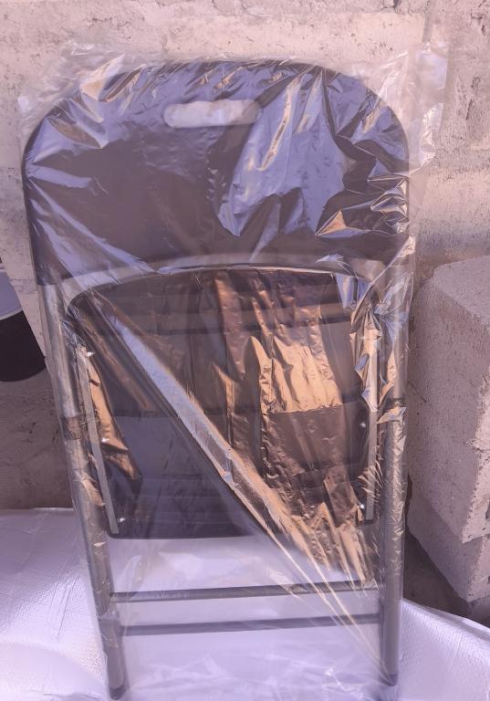 Folding chairs. in Kuils River - Image 2