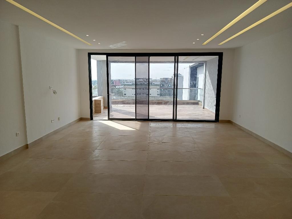 LOCATION PENTHOUSE 5 PIECES RIVIERA 4 MBADON en Côte d’Ivoire - Photo 1