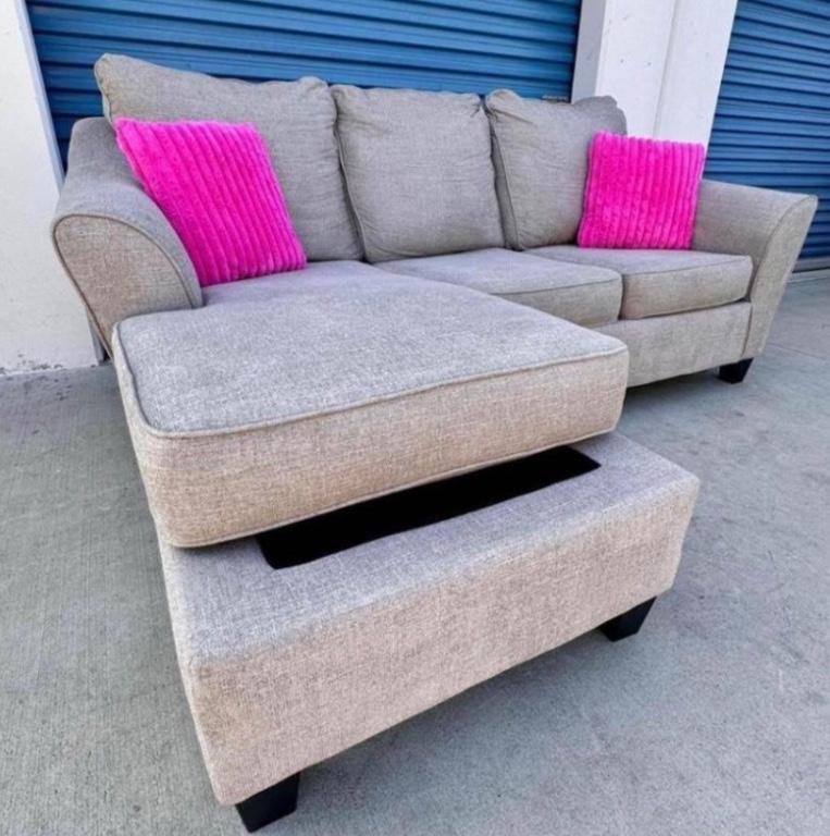 Reversible Gray sectional couch in Houston - Image 1