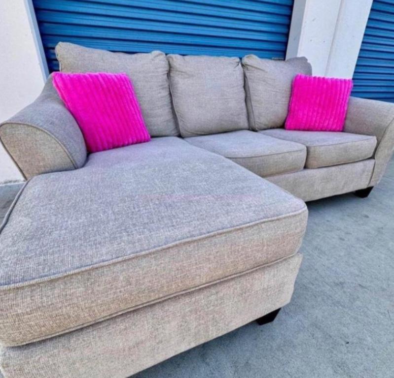 Reversible Gray sectional couch in Houston - Image 3