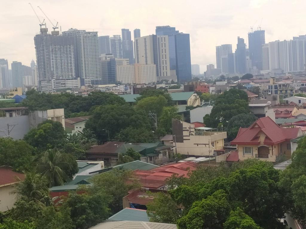 Studio with balcony full furnished for rent in Lower Bicutan - Image 4