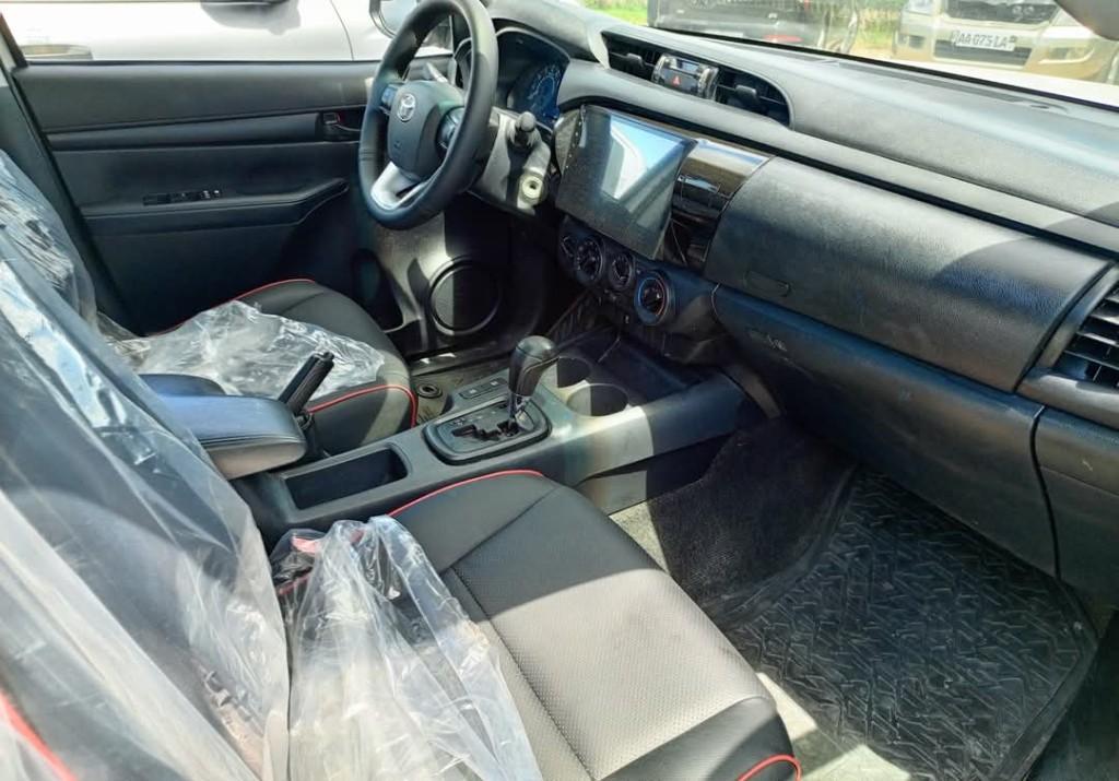 TOYOTA HILUX REVOLUTION à Abidjan - Photo 2