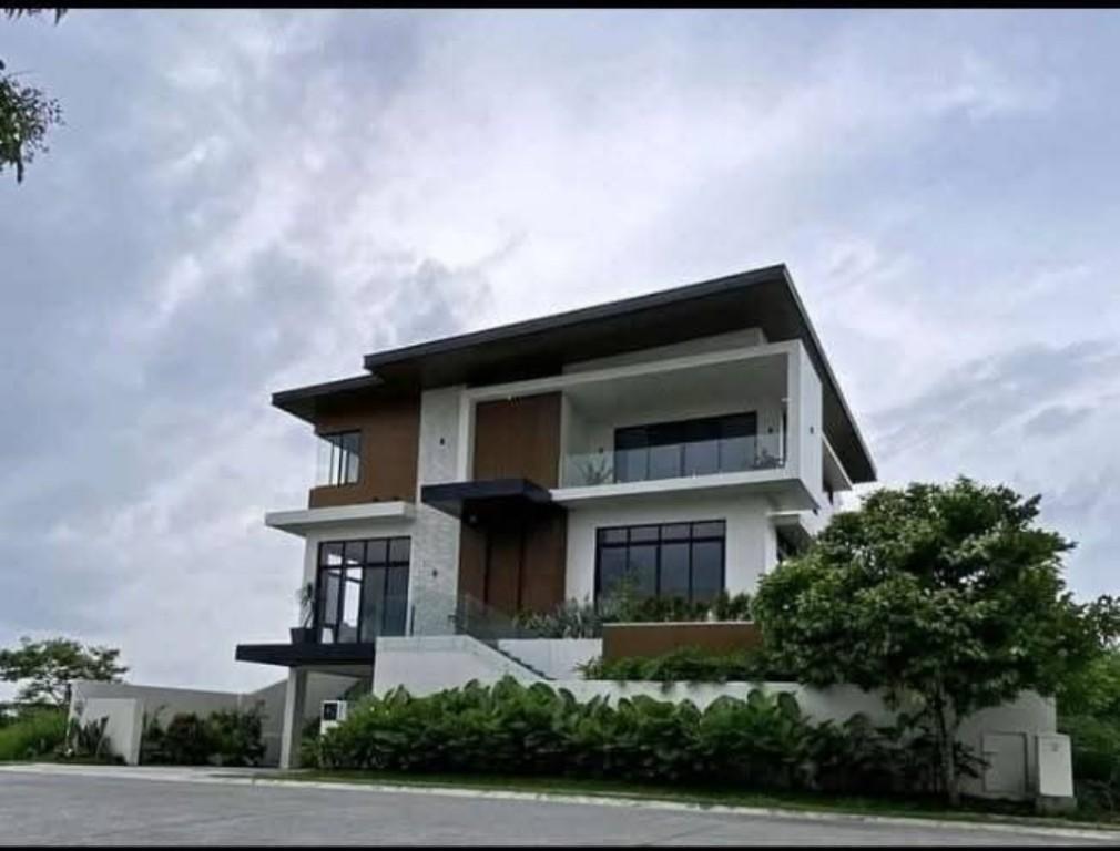 Ayala Westgrove RFO Modern 3-Storey Home with Infinity Pool in Trece Martires - Image 1