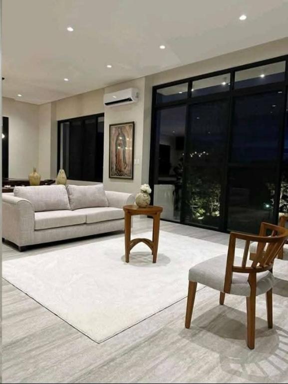 Ayala Westgrove RFO Modern 3-Storey Home with Infinity Pool in Trece Martires - Image 5