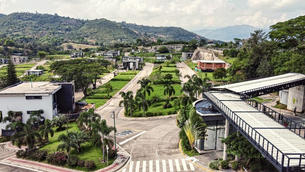 VENTA CASA CAMPESTRE RUITOQUE BAJO. CONDOMINIO RUITOQUE PARK HOU en Colombia - Imagen 6