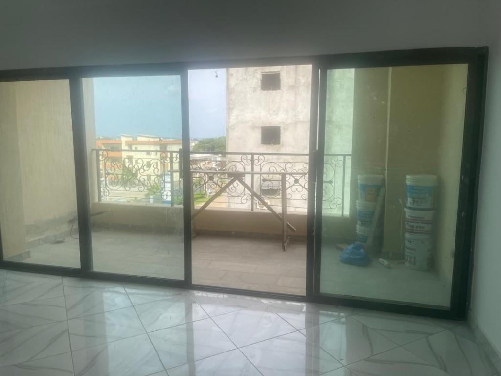 A LOUER UN APPARTEMENT DE 3 PIÈCES RIVIÉRA M'BADON AMBASSADE en Côte d’Ivoire - Photo 6