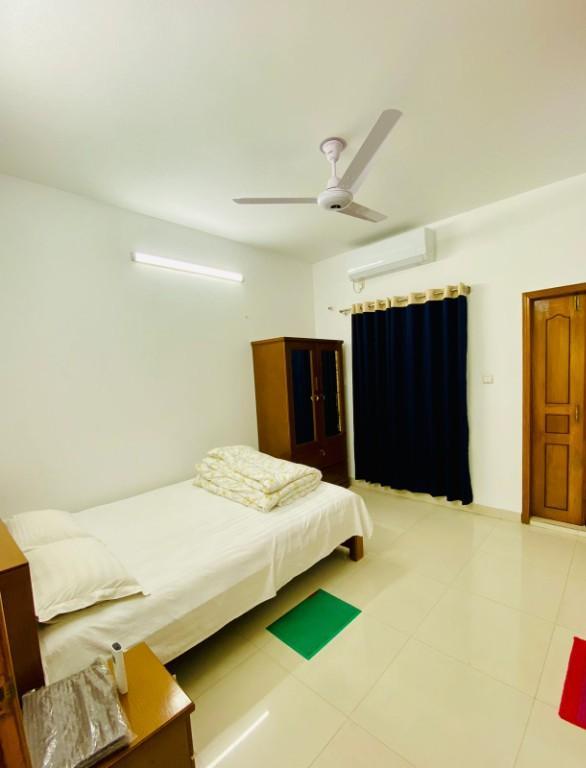 Cozy Furnished 3 Bhk Luxury Apartment Rent In Bashundhara R/ in Bangladesh - Image 2