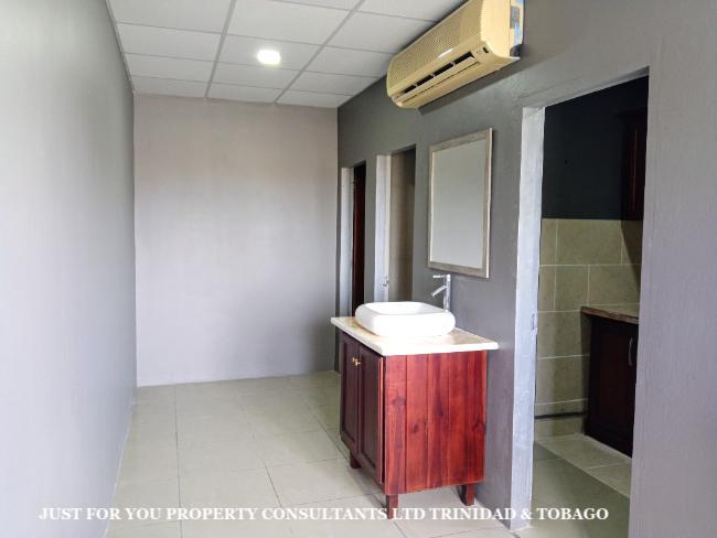 Commercial Space for Rent San Fernando in Hialeah - Image 4