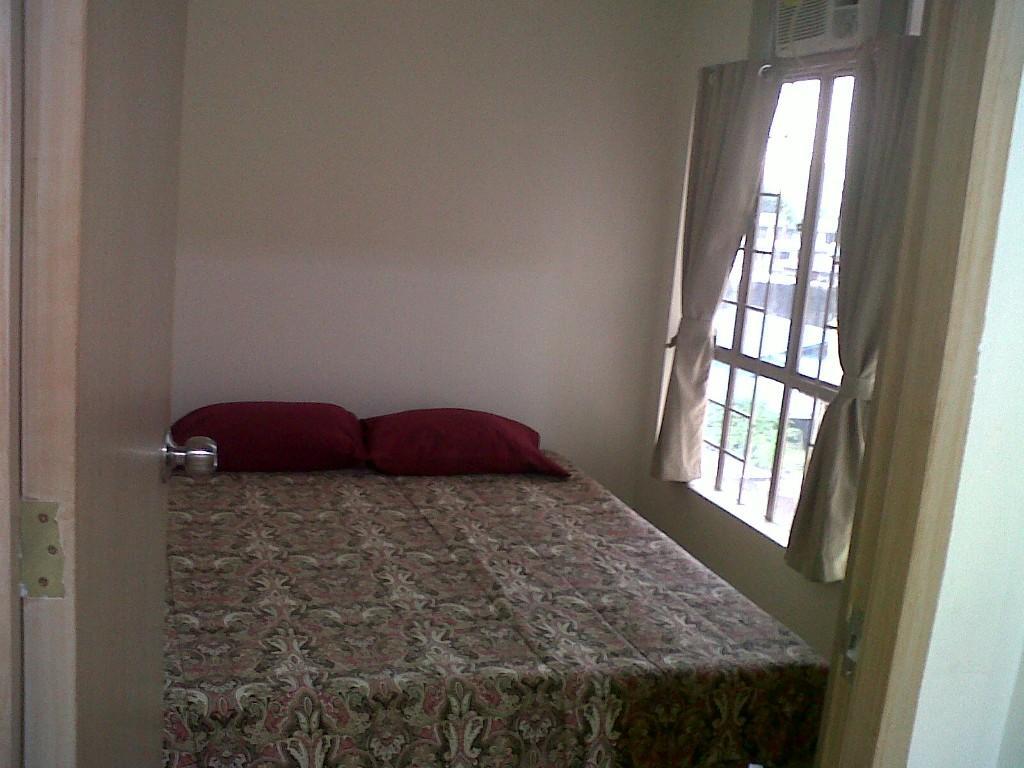 Condo Unit For Rent in Cubao in Plain View - Image 1