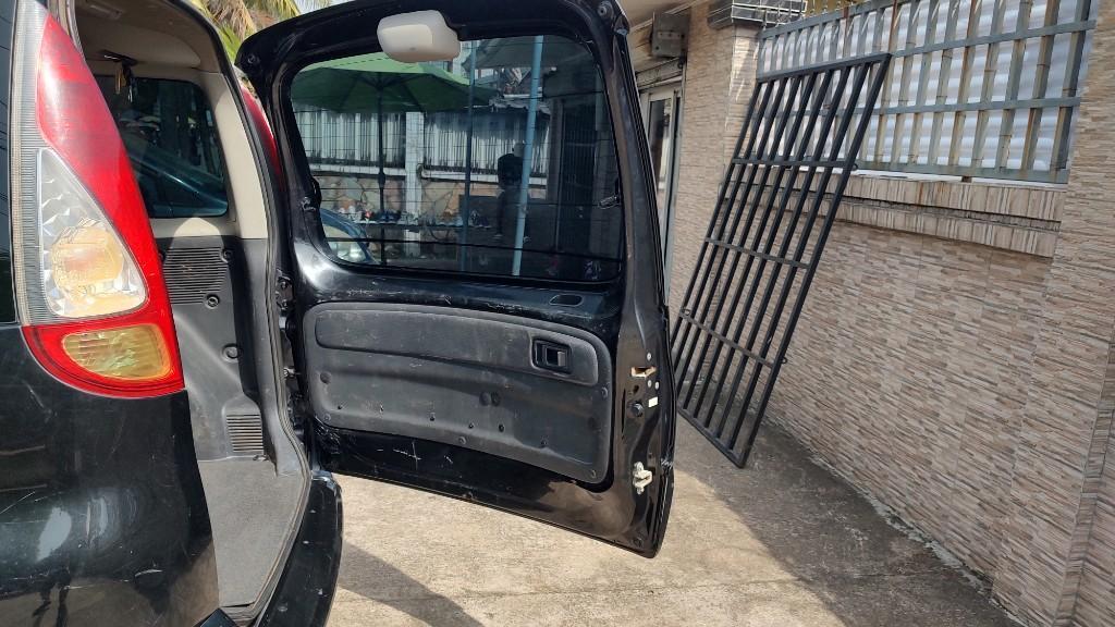 Véhicule non immatriculé au Cameroun - Photo 3