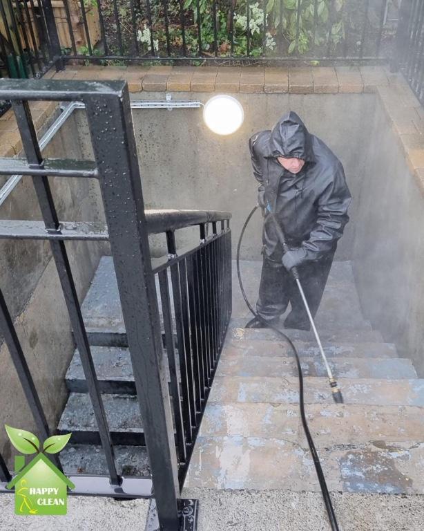 COMMERCIAL POWER WASHING in Dublin - Image 1