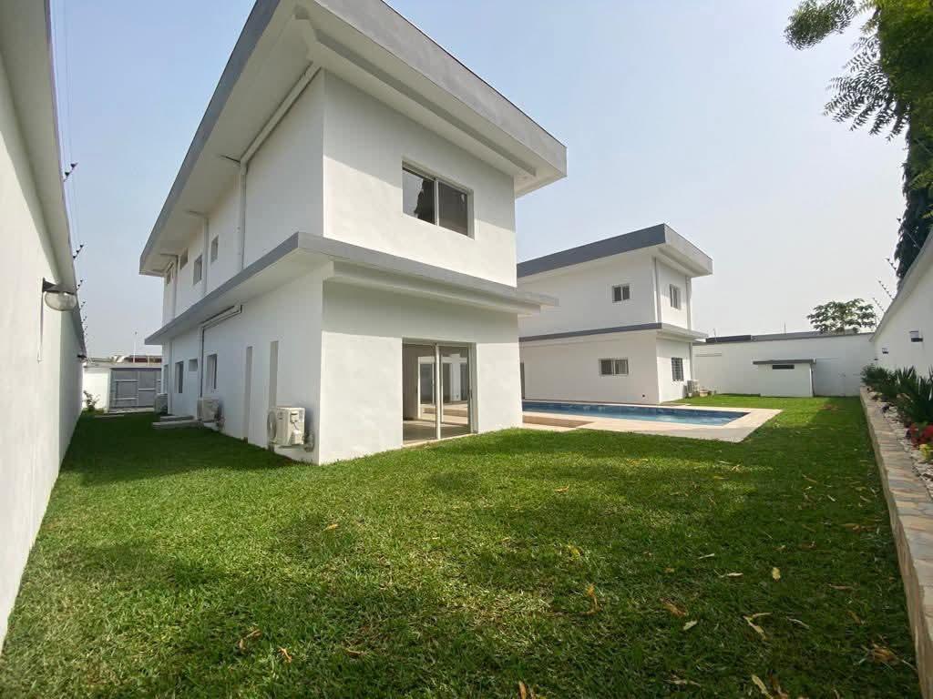 SUPERBE VILLA DUPLEX DE 9 PIÈCES HAUT STANDING, RIVIÉRA 4 en Côte d’Ivoire - Photo 7