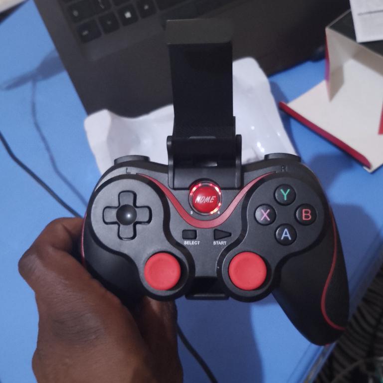 X3 WIRELESS CONTROLLER GAMEPAD in Nyeri - Image 3