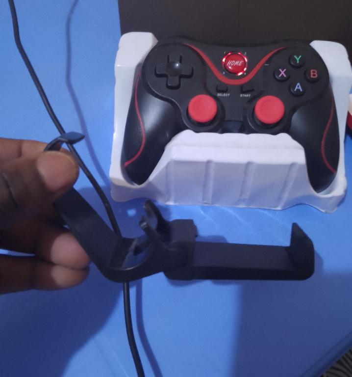 X3 WIRELESS CONTROLLER GAMEPAD in Nyeri - Image 5