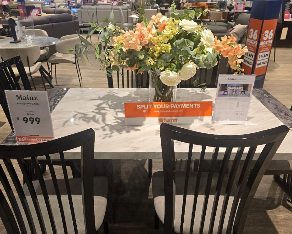 6 seats Dining table in Carrigtwohill - Image 2