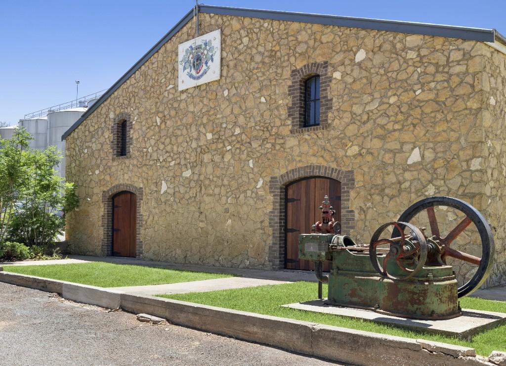 CELLAR DOOR / TASTING ROOM FOR LEASE IN THE RIVERLAND in Australia - Image 3