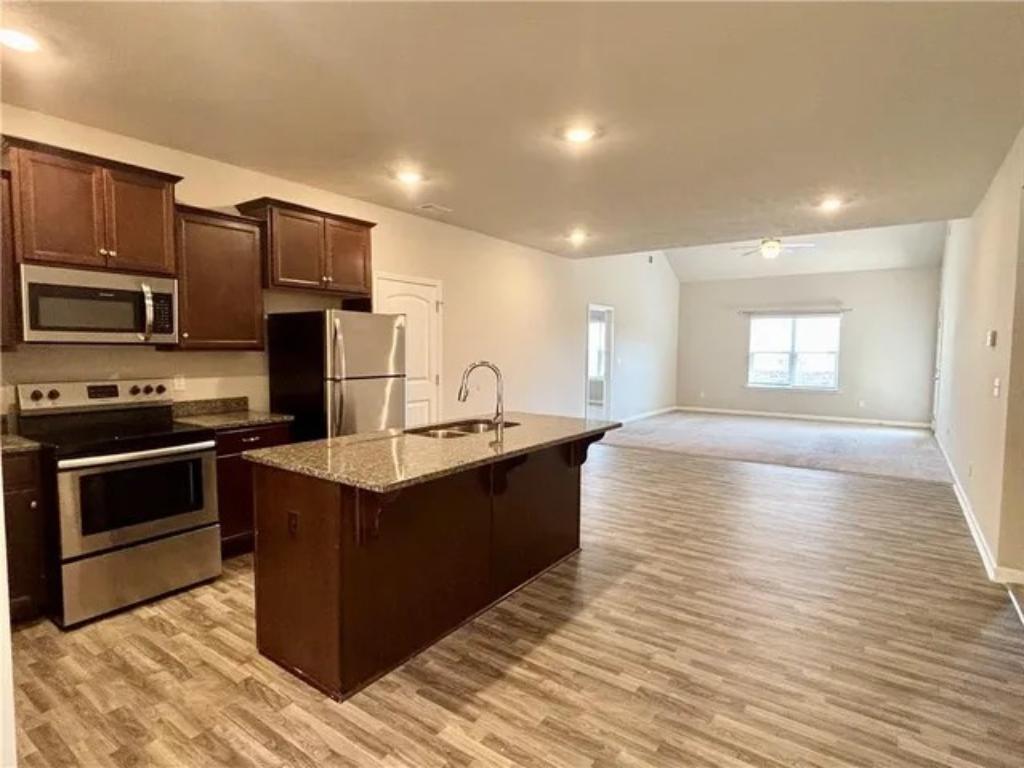 UPDATED! GREAT AMENITIES! GREAT LOCATION! AMAZING APARTMENT UNIT in United States - Image 2
