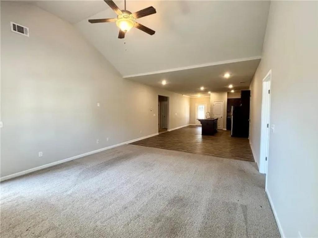 UPDATED! GREAT AMENITIES! GREAT LOCATION! AMAZING APARTMENT UNIT in United States - Image 4