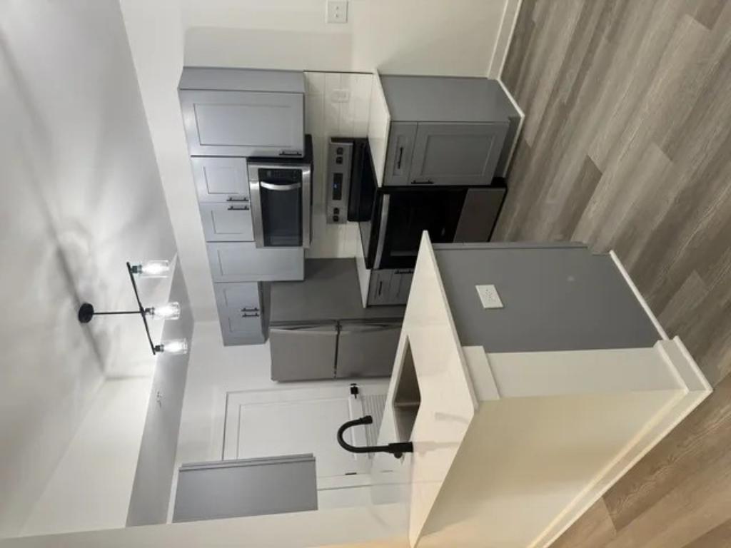 APARTMENT IN GREAT AREA. NO COMMUTE! in United States - Image 2