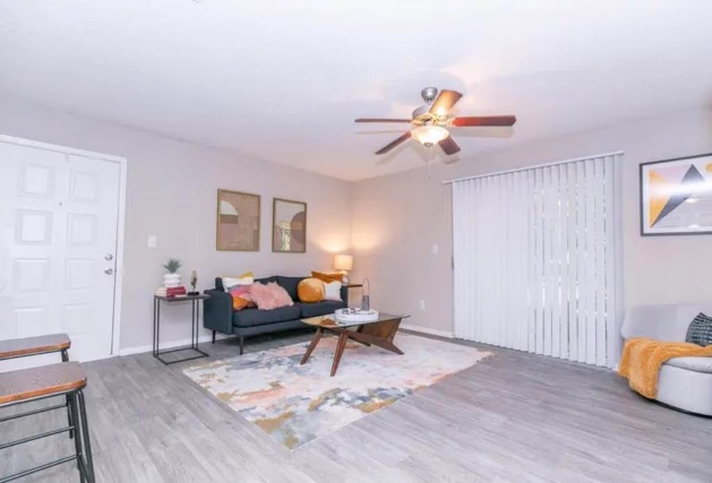 APARTMENT IN GREAT AREA. NO COMMUTE! in United States - Image 7