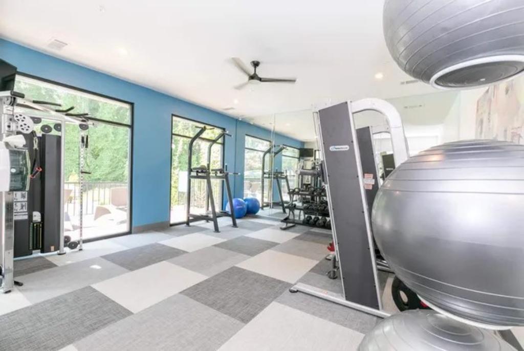 APARTMENT IN GREAT AREA. NO COMMUTE! in United States - Image 9