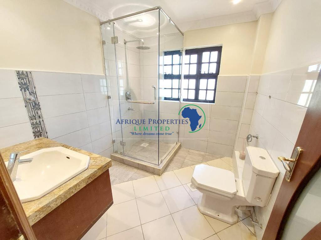 5 Bedroom All Ensuite Mansion For Rent in Runda Estate, Nairobi in Kenya - Image 18