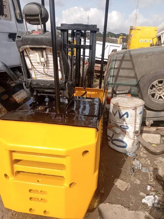 Vente rapide d'une machine fourchette à Abidjan - Photo 7