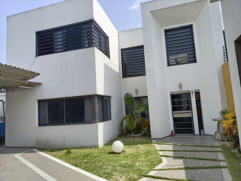 À LOUER –VILLA DUPLEX DE 6 PIÈCES AVEC PISCINE À LA RIVIERA GOLF à Abidjan - Photo 2