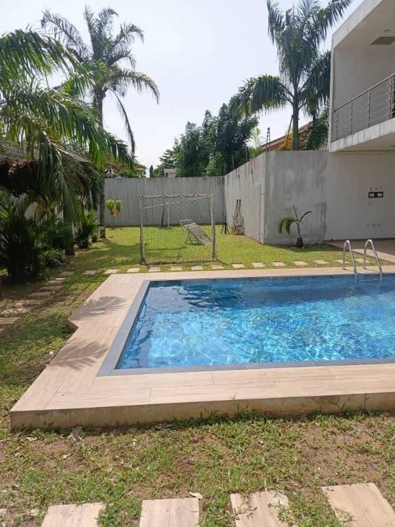 À LOUER –VILLA DUPLEX DE 6 PIÈCES AVEC PISCINE À LA RIVIERA GOLF à Abidjan - Photo 3