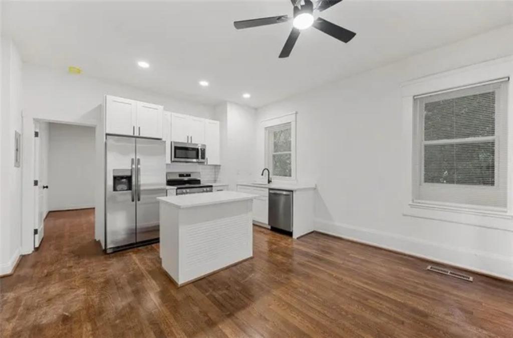 UPDATED! GREAT AMENITIES! GREAT LOCATION! AMAZING APARTMENT UNIT in United States - Image 2