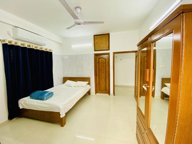 3-Bedroom Furnished Flat Rent in Bashundhara R/A in Bangladesh - Image 1