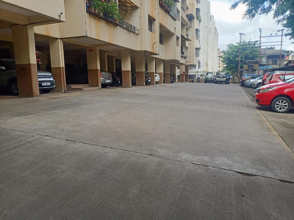Spacious 2BHK for Rent – Gated Community, Fully Furnished in Hadapsar - Image 1