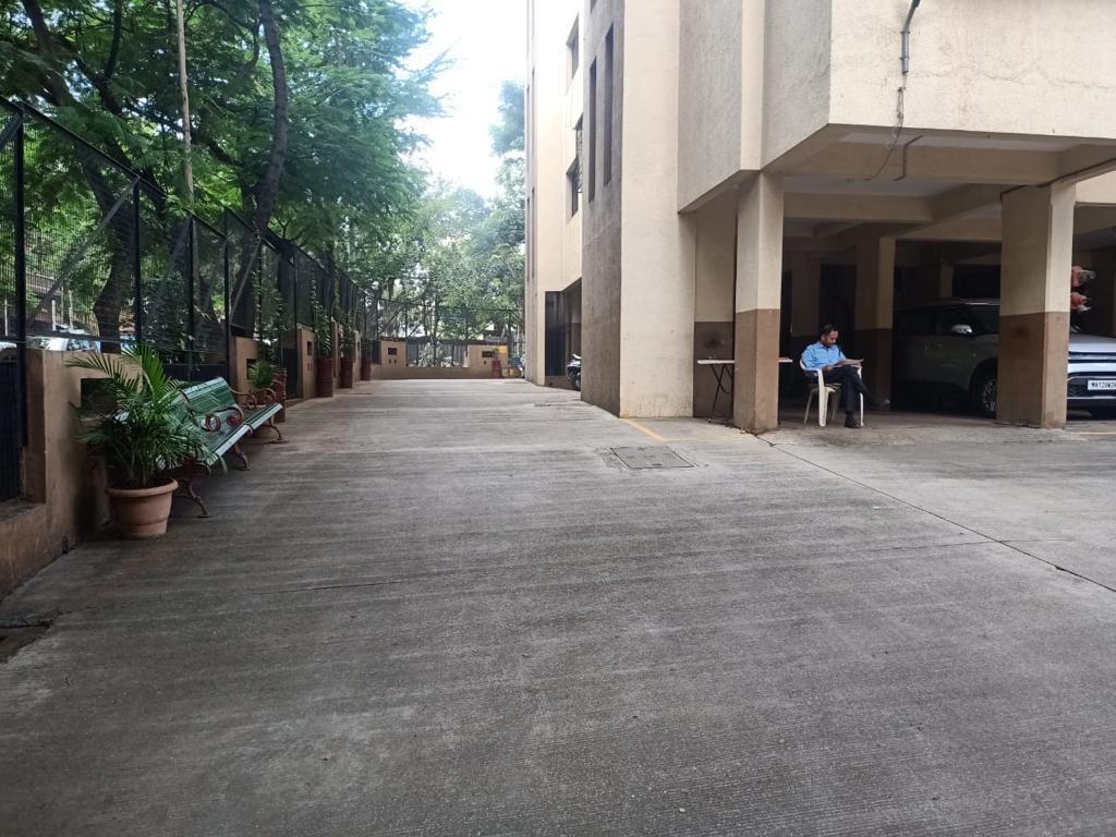 Spacious 2BHK for Rent – Gated Community, Fully Furnished in Hadapsar - Image 4
