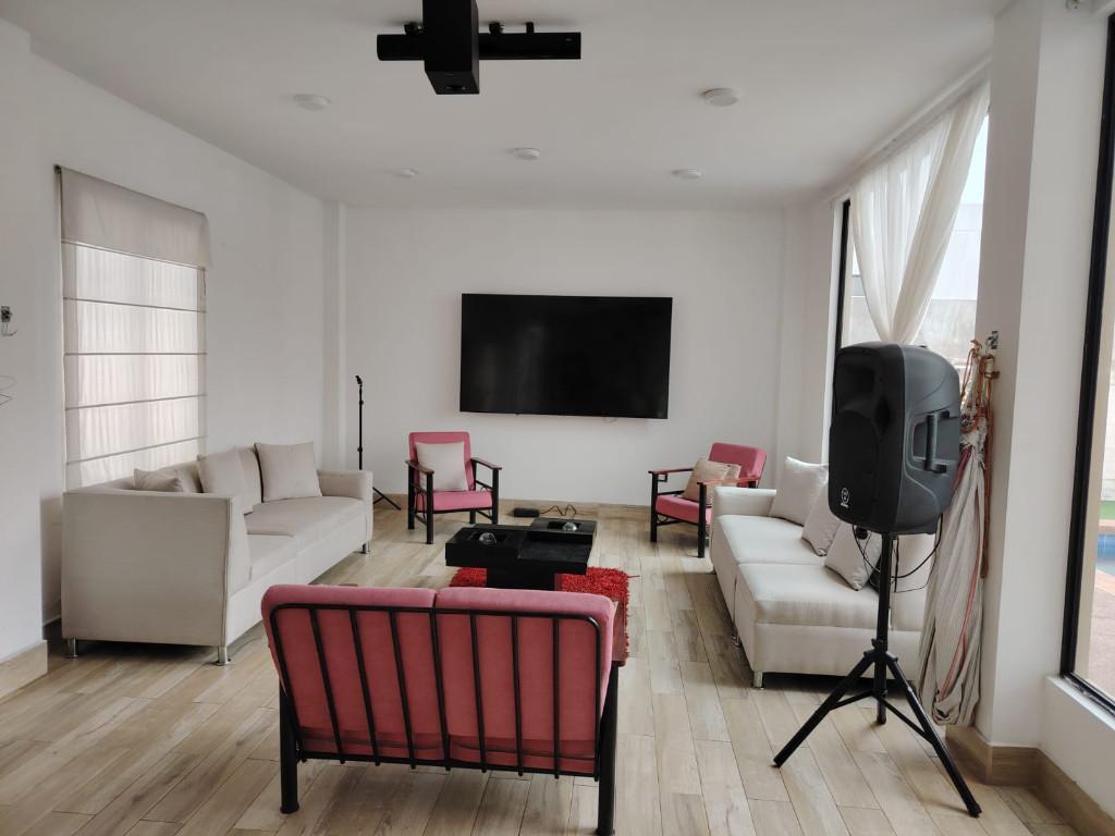 VENDO HERMOSA CASA CON PISCINA Y ESTANQUE en Ecuador - Imagen 6
