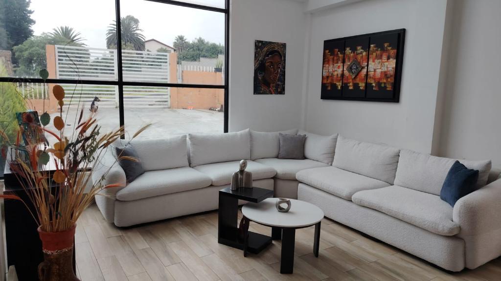 VENDO HERMOSA CASA CON PISCINA Y ESTANQUE en Ecuador - Imagen 1