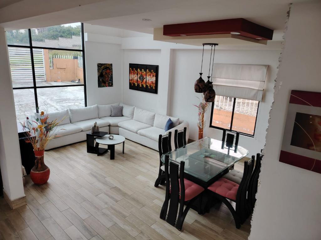 VENDO HERMOSA CASA CON PISCINA Y ESTANQUE en Ecuador - Imagen 4