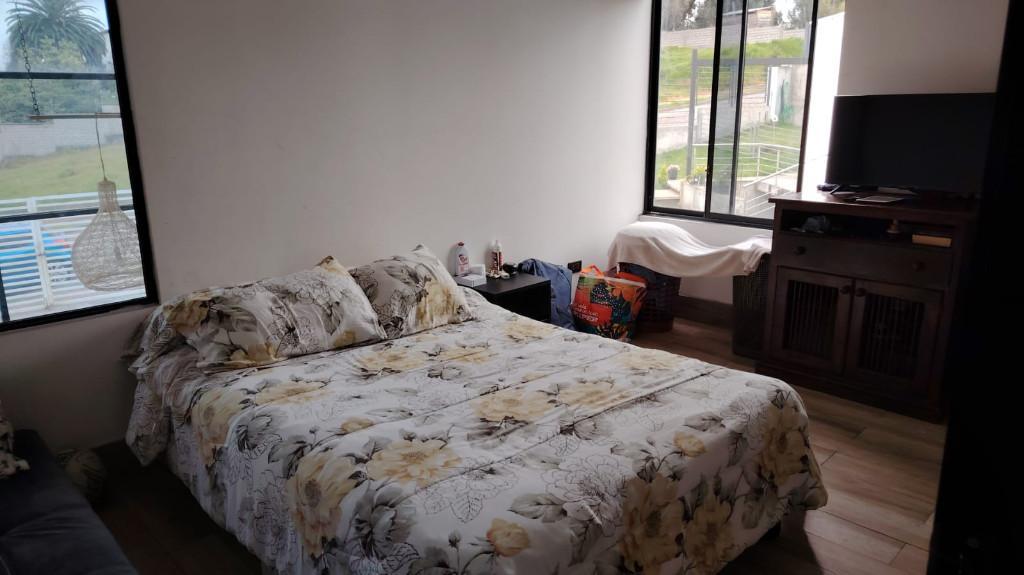 VENDO HERMOSA CASA CON PISCINA Y ESTANQUE en Ecuador - Imagen 12