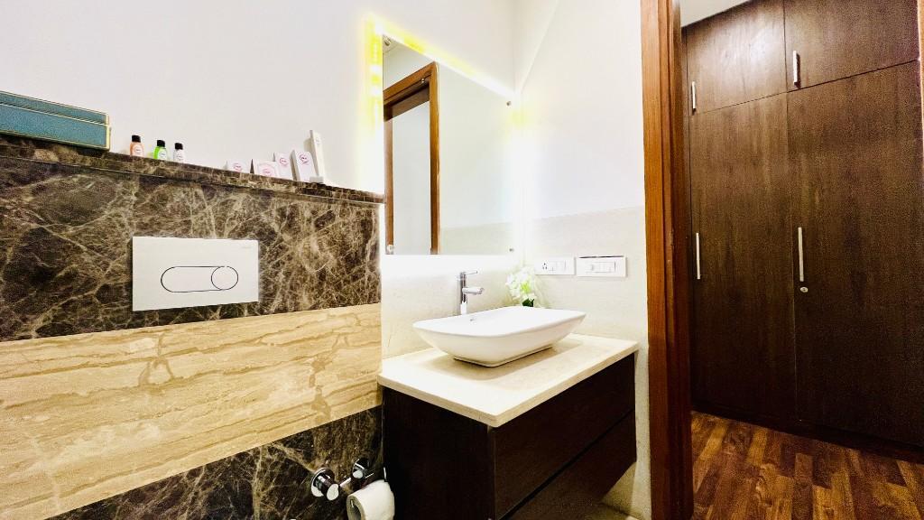 BLUO LUXURY STAY - MEDANTA MEDICITY in Gurgaon - Image 19
