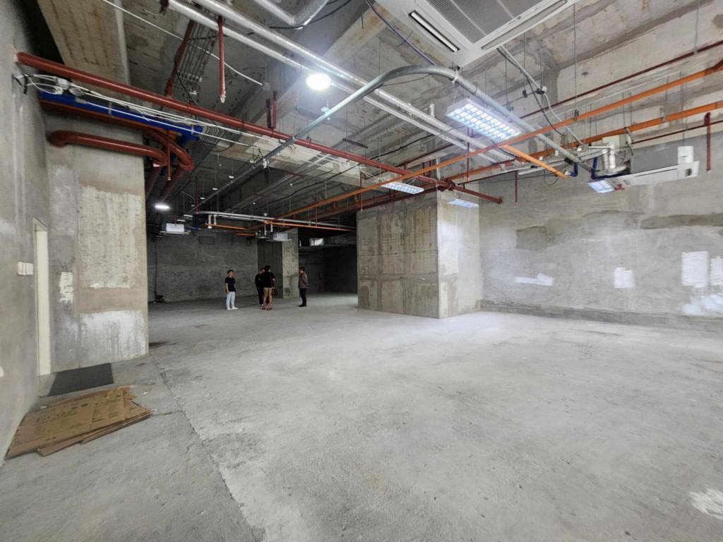 For Rent Lease Commercial Ground Floor Mckinley Taguig 900 sqm in Malate - Image 1