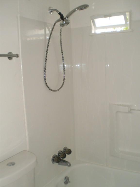 2 Bedroom Apartment for Rent in Youngstown - Image 2