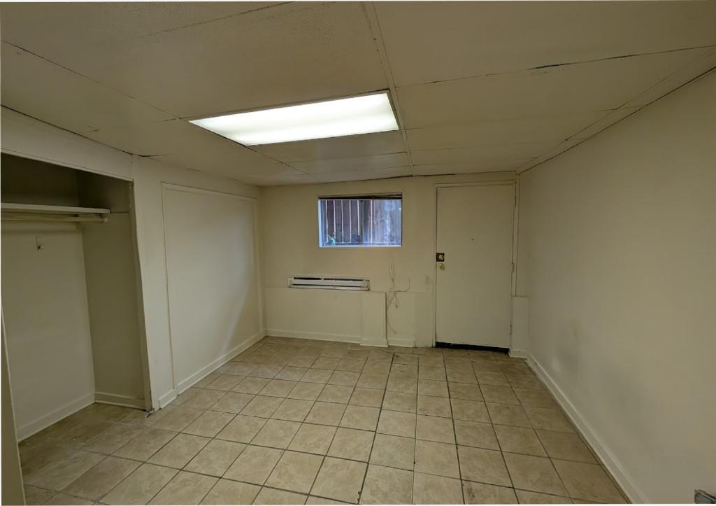 Lower level 1bd 1ba unit in Seattle - Image 5