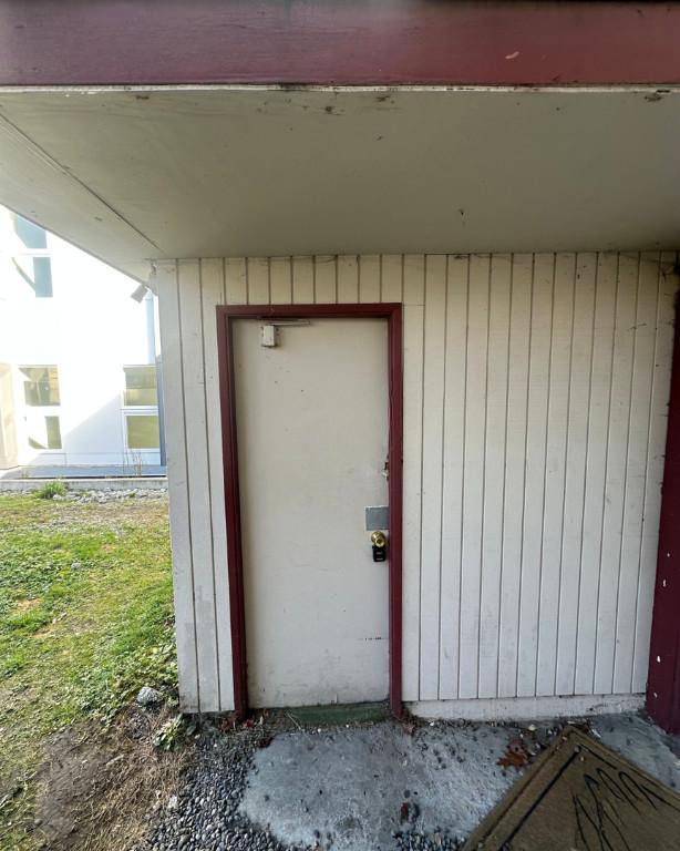 Lower level 1bd 1ba unit in Seattle - Image 9