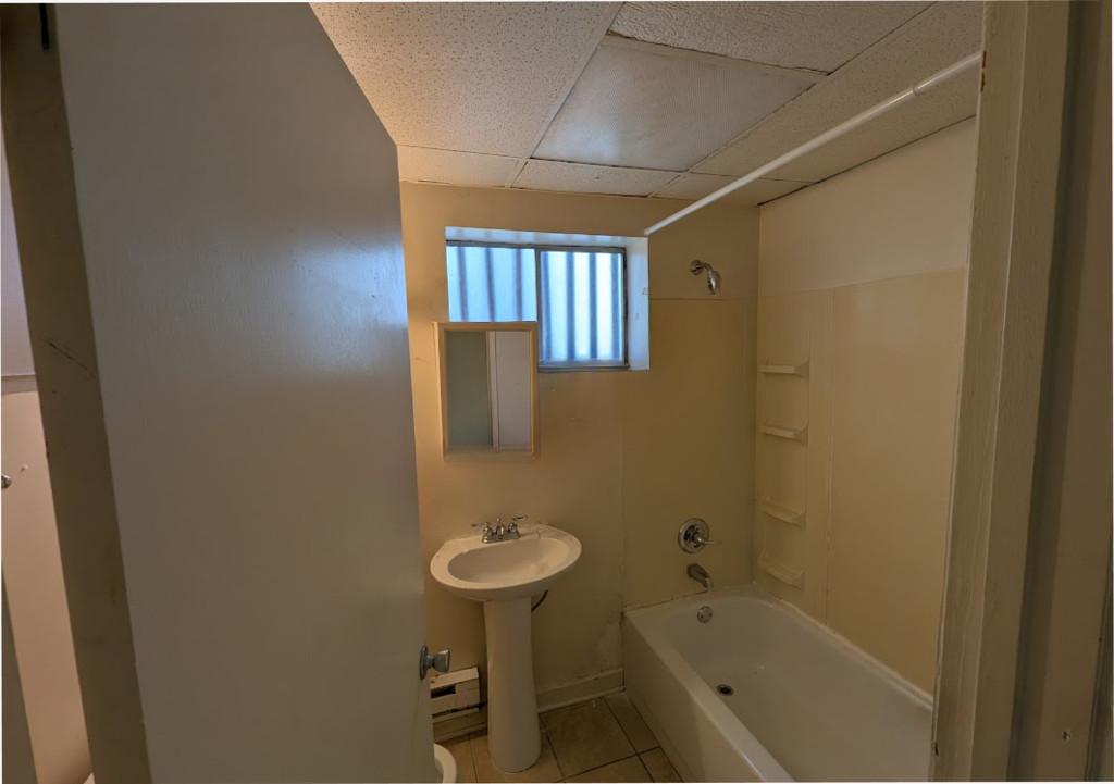 Lower level 1bd 1ba unit in Seattle - Image 7