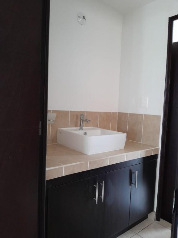 CASA EN VENTA / RENTA CONDOMINIO VILLA CAPELO en Guatemala - Imagen 4